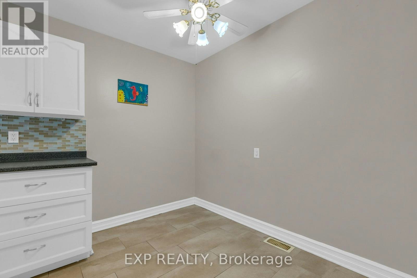 7 Sundback Lane, Ottawa, ON, K2L 2W9 - 5