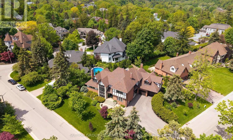 1095 Geran Crescent