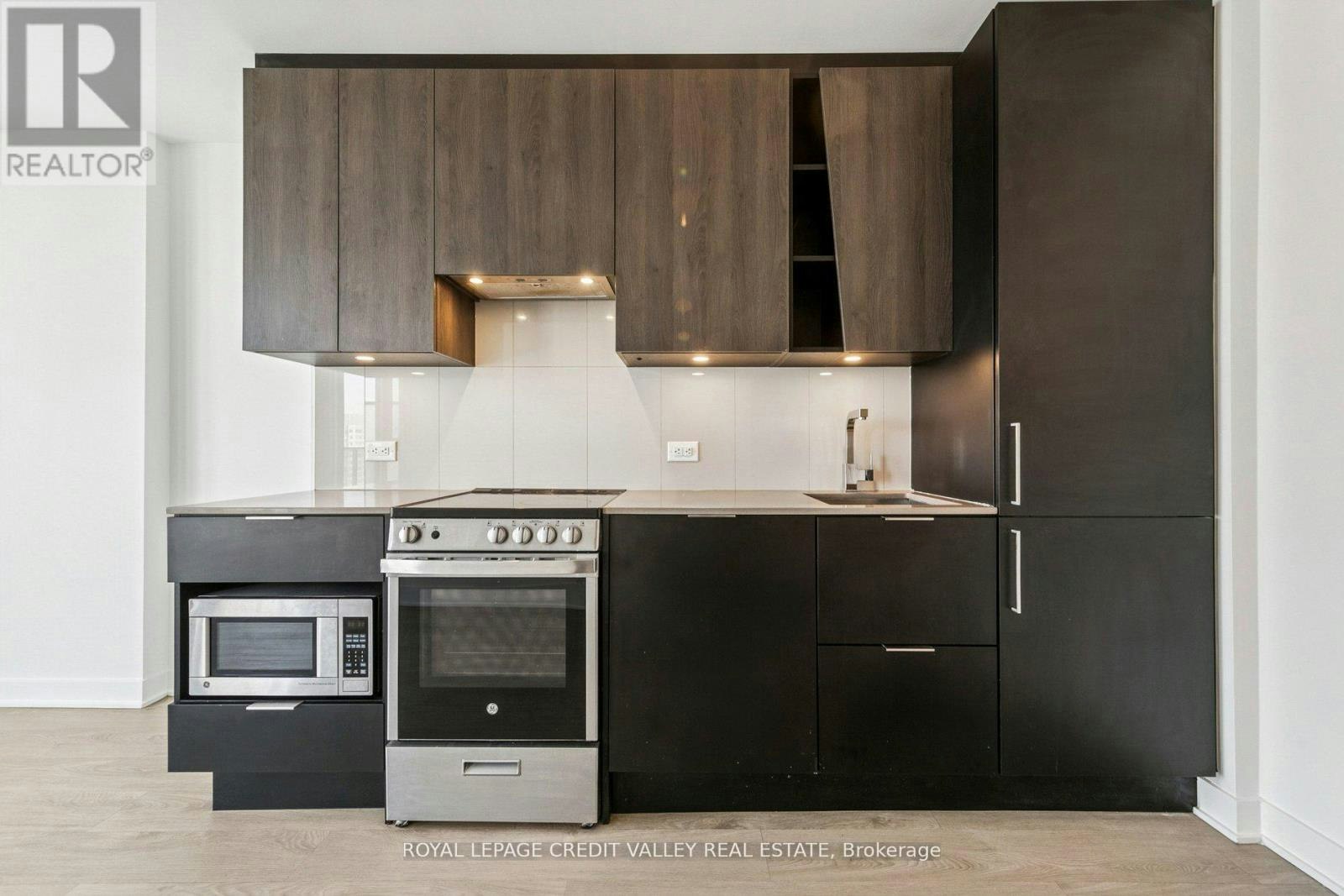 1413-3900 Confederation Parkway, Mississauga, ON, L5B 0M3 - 12
