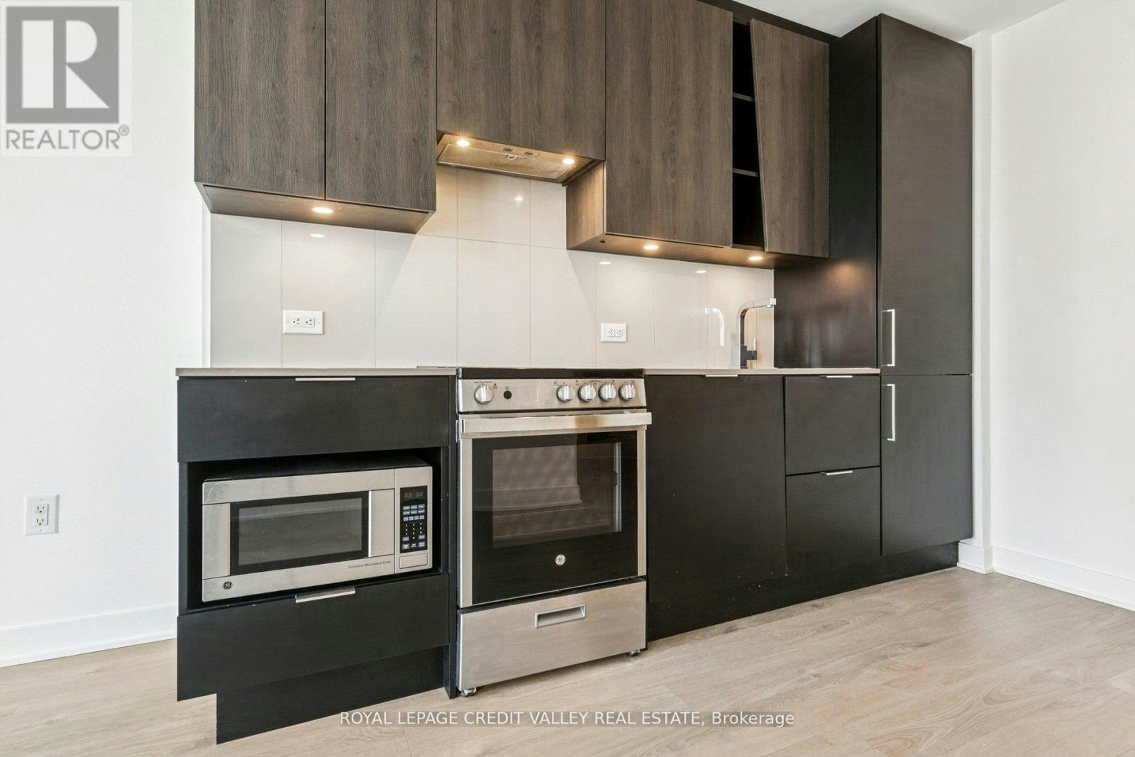 1413-3900 Confederation Parkway, Mississauga, ON, L5B 0M3 - 30