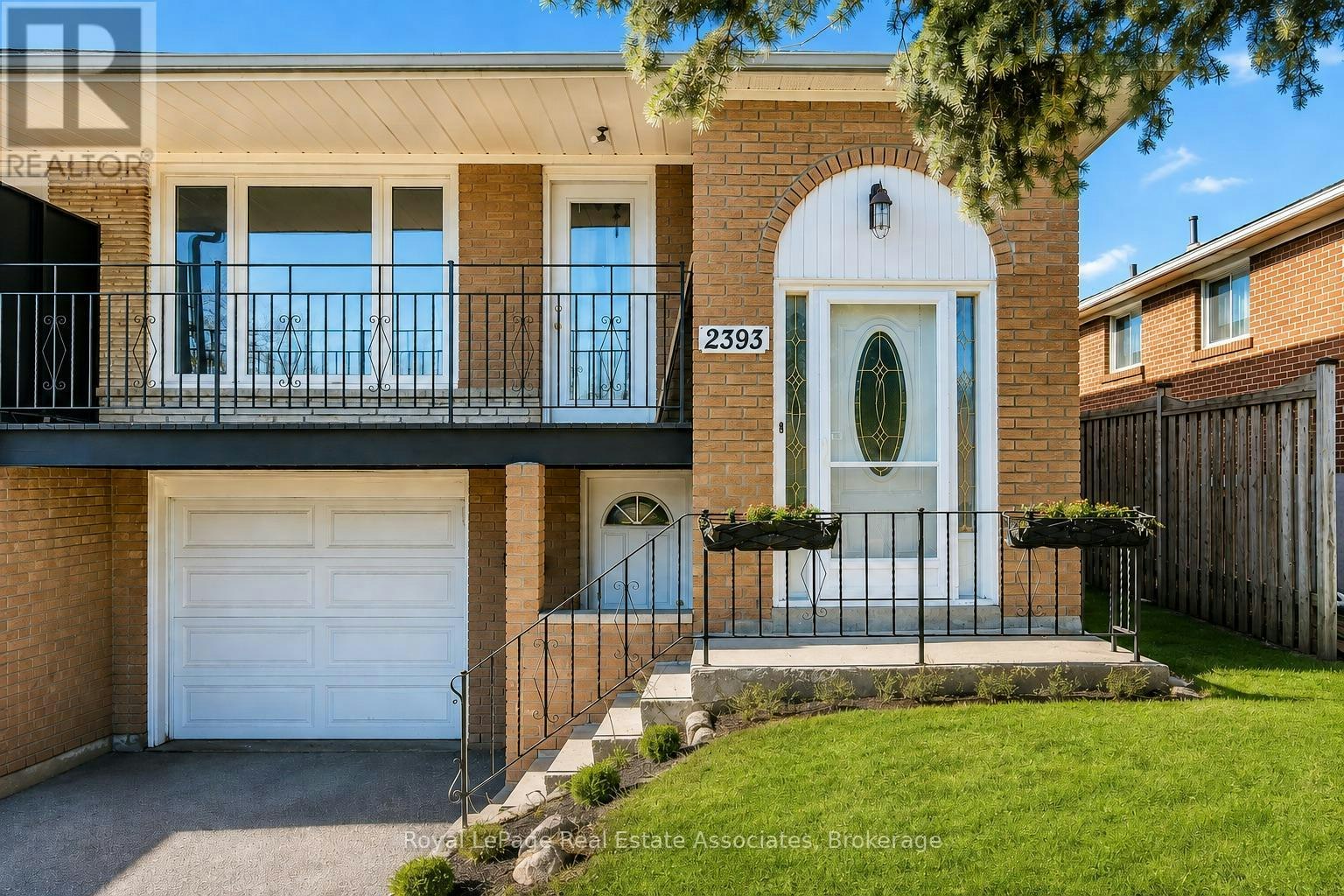 UPPER-2393 Whaley Drive, Mississauga, ON, L5B 2B3