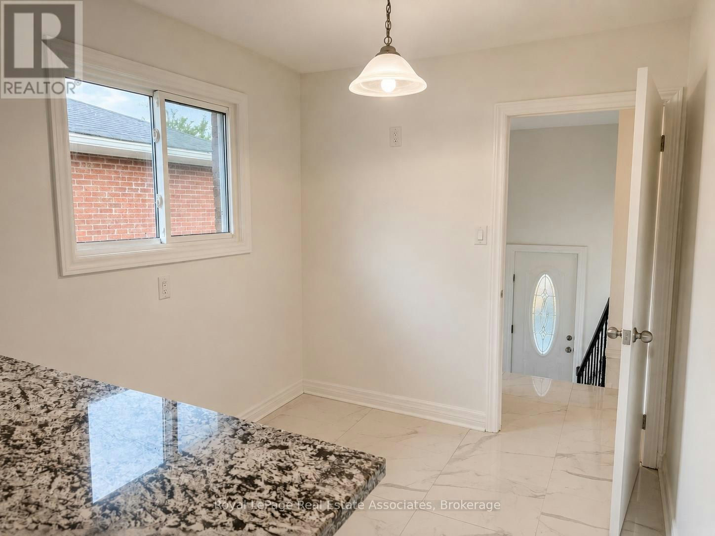 UPPER-2393 Whaley Drive, Mississauga, ON, L5B 2B3 - 11