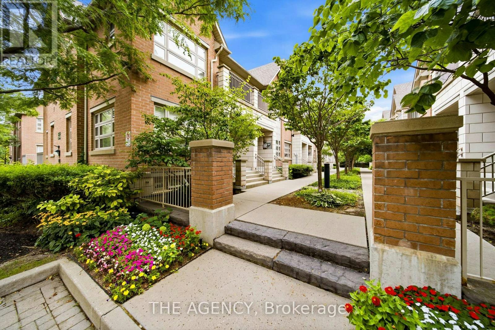 23-2460 Prince Michael Drive, Oakville, ON, L6H 0G8