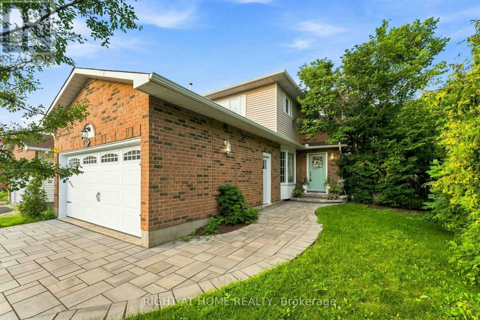 25 Waterton Crescent, Ottawa, ON, K2M 1Y8