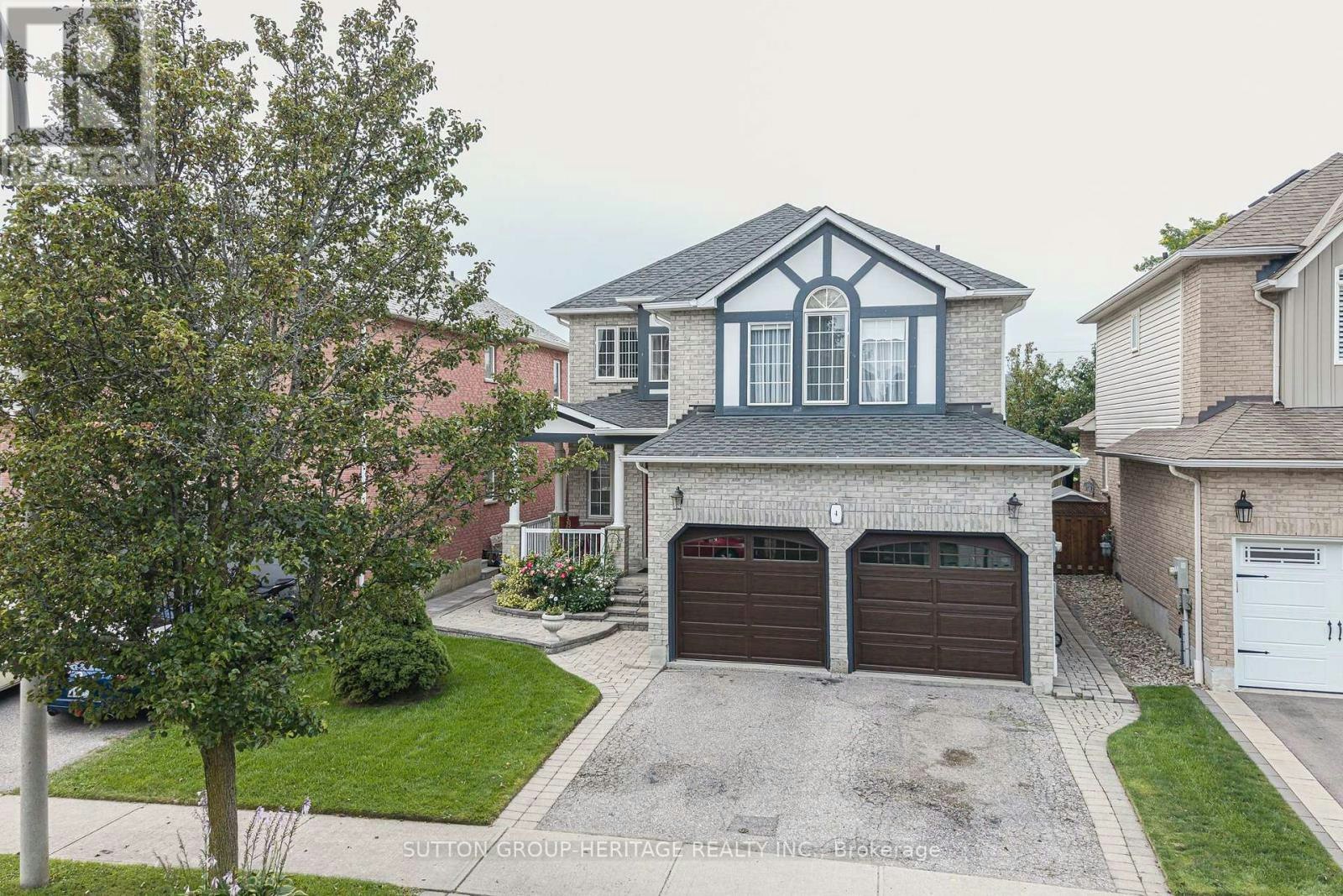 4 Divine Drive, Whitby, ON, L1R 2T4