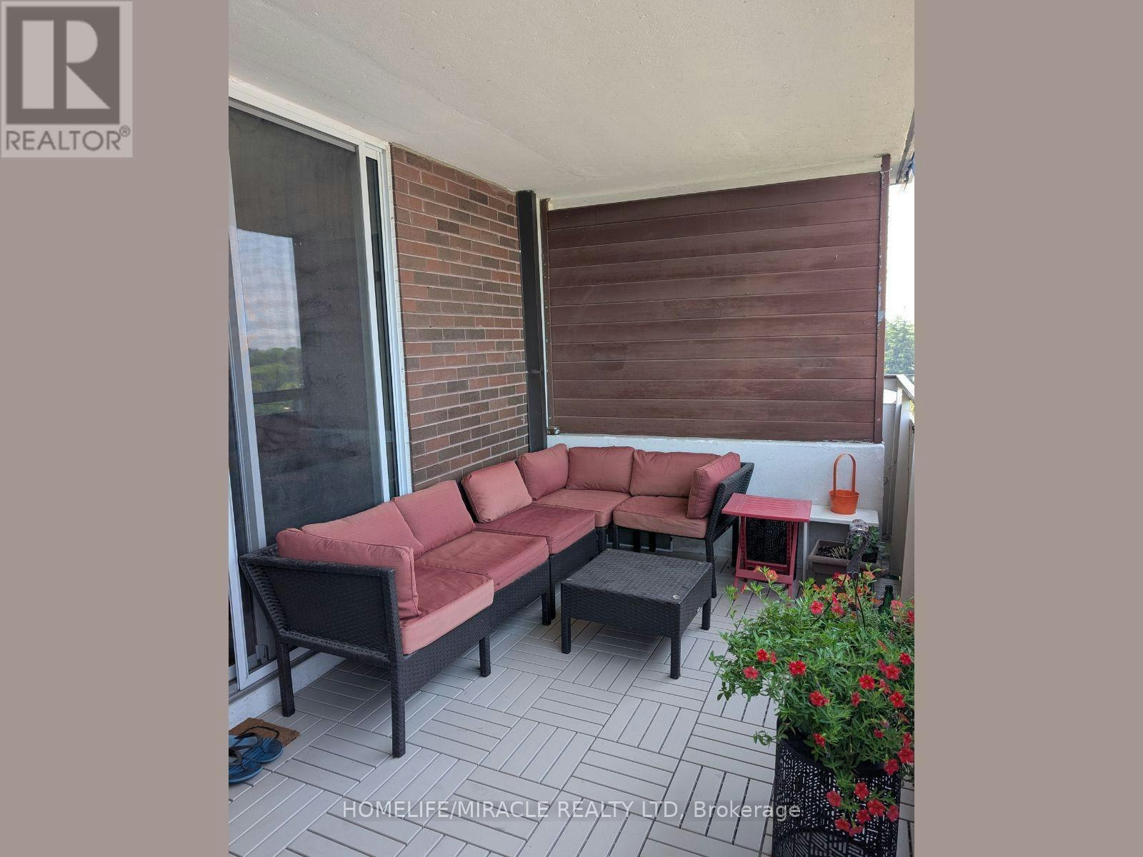 906-1 Royal Orchard Boulevard, Markham, ON, L3T 3C2 - 12