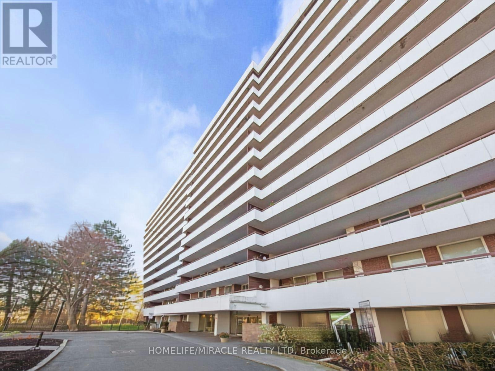 906-1 Royal Orchard Boulevard, Markham, ON, L3T 3C2