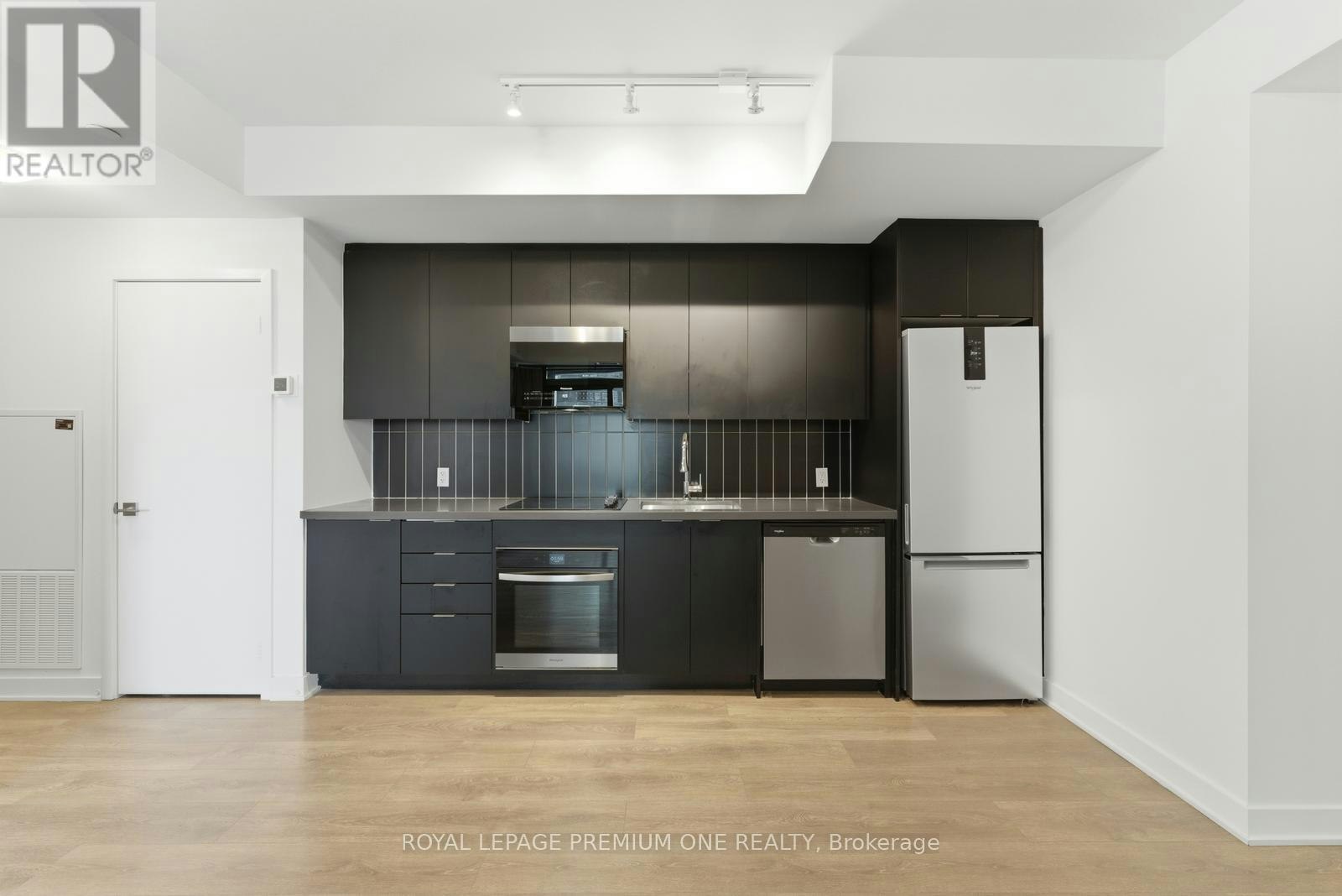 2404-2920 7 Highway, Vaughan, ON, L4K 0P4 - 2