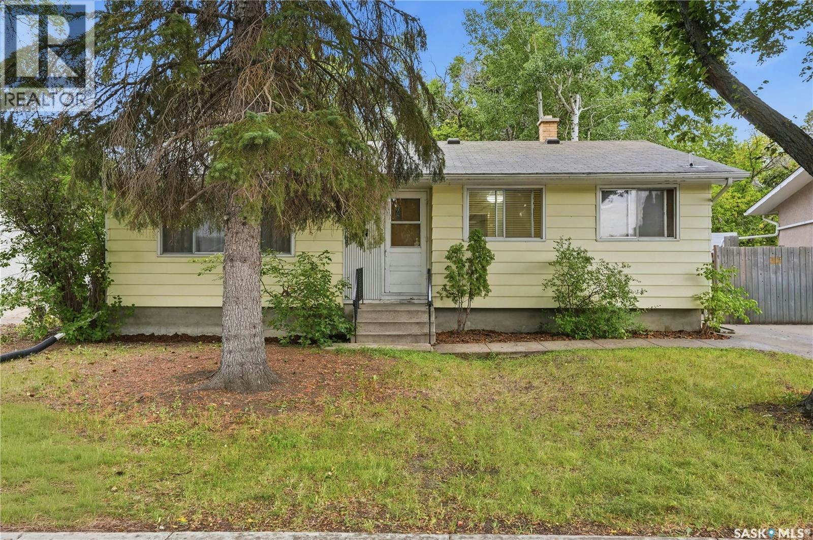 129 Cameron Crescent, Regina, SK, S4S 2X3