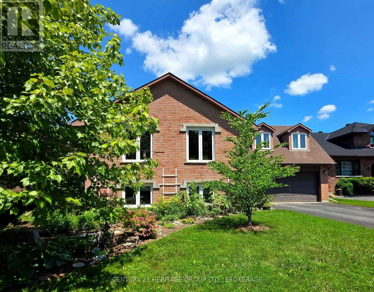 23 Old Oak Road, Kingston, ON, K7M 7C3