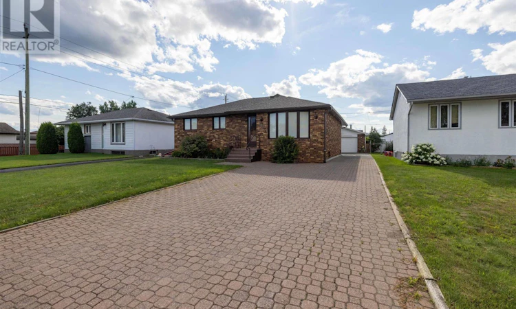 935 Crawford Place