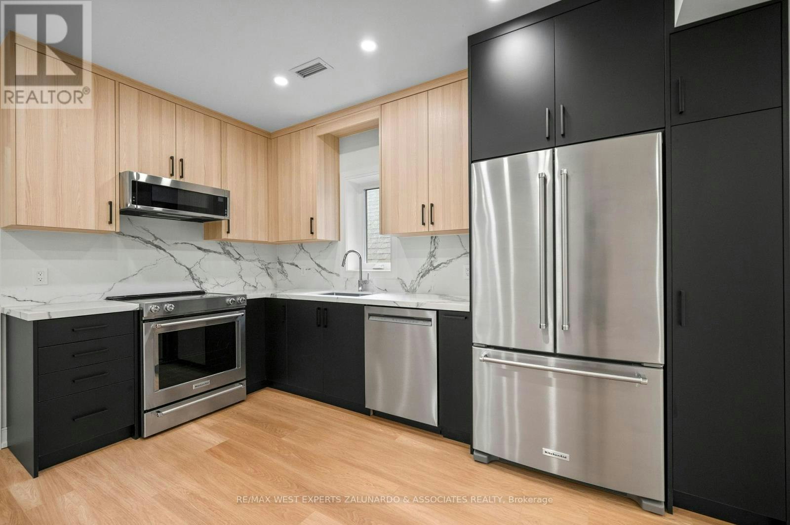 3-412 Glenholme Avenue, Toronto, ON, M6E 3E7 - 3