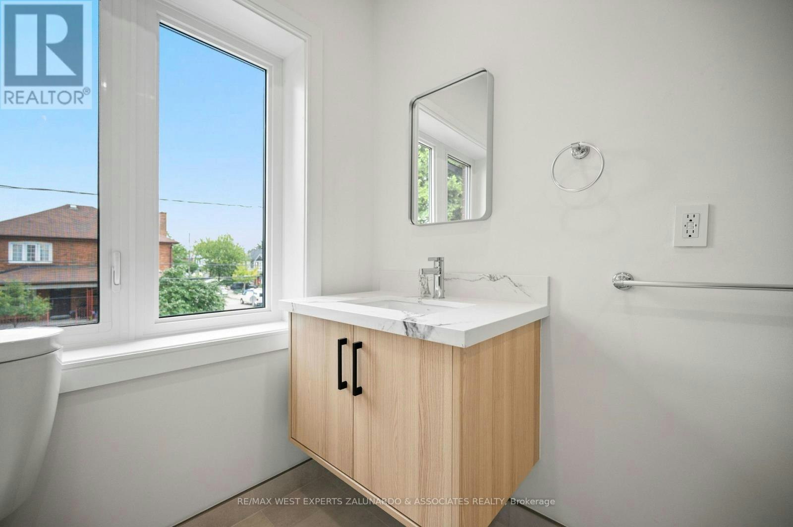 3-412 Glenholme Avenue, Toronto, ON, M6E 3E7 - 18