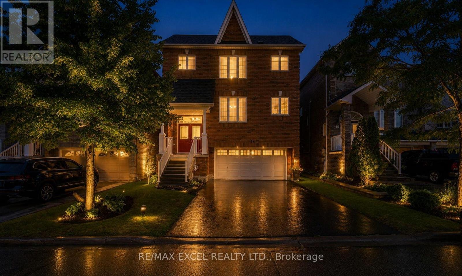 44 Matthew Boyd Crescent, Newmarket, ON, L3X 3C3