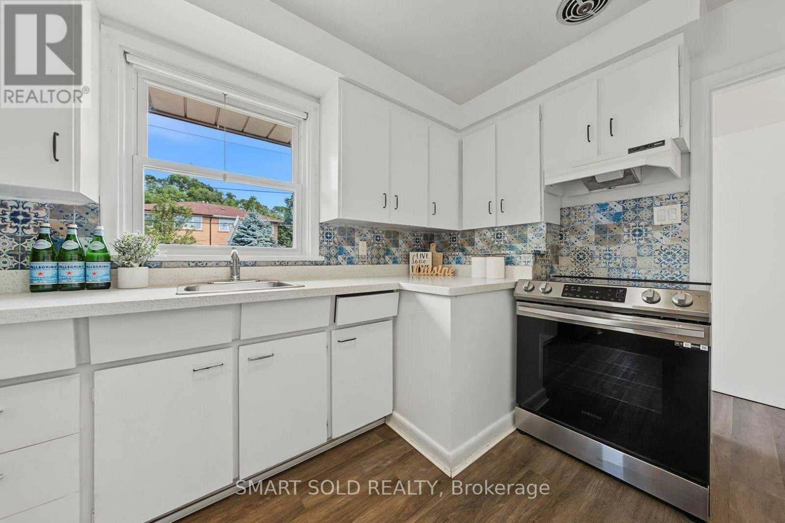 1 Cameo Crescent, Toronto, ON, M6N 2K4 - 14
