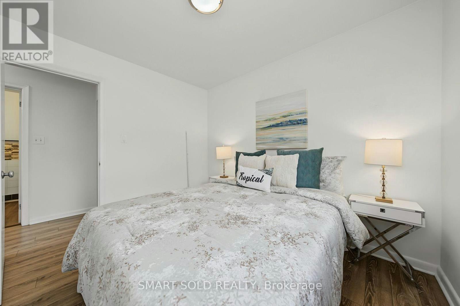 UPPER-1 Cameo Crescent, Toronto, ON, M6N 2K4 - 18