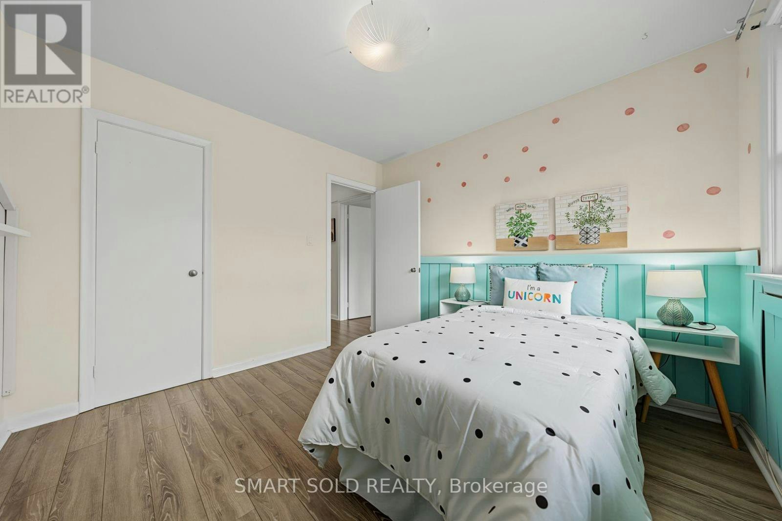 UPPER-1 Cameo Crescent, Toronto, ON, M6N 2K4 - 21