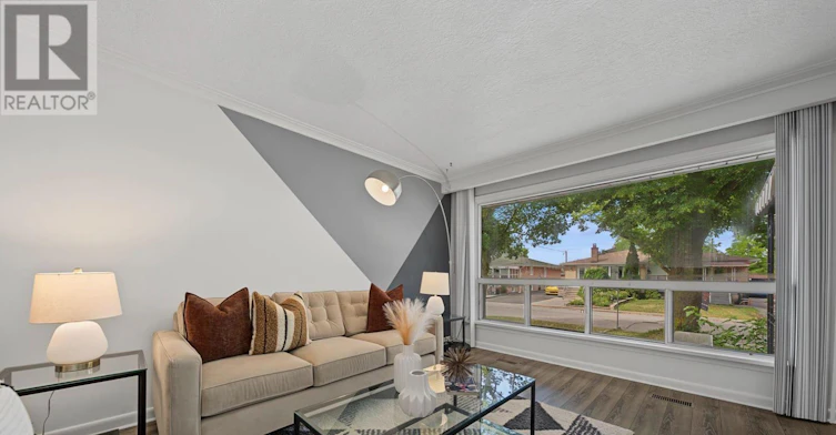 UPPER-1 Cameo Crescent, Toronto, ON, M6N 2K4 - 9