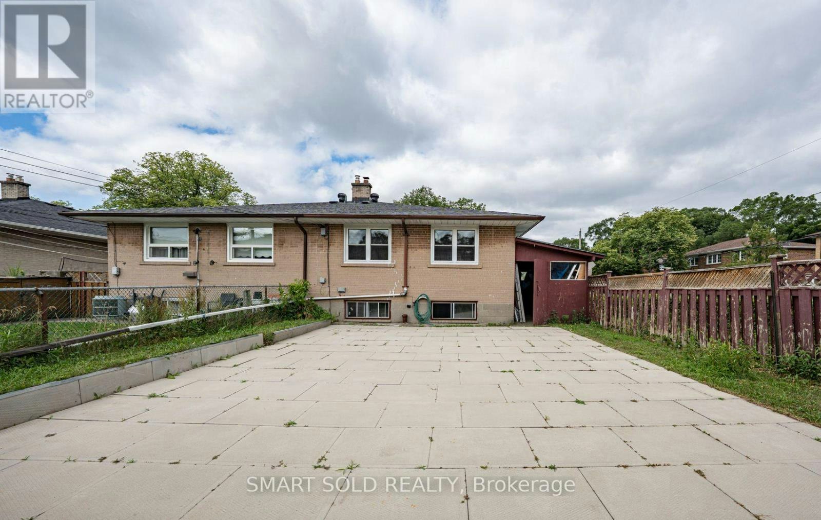 UPPER-1 Cameo Crescent, Toronto, ON, M6N 2K4 - 30