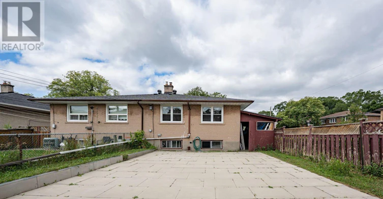 UPPER-1 Cameo Crescent, Toronto, ON, M6N 2K4 - 30