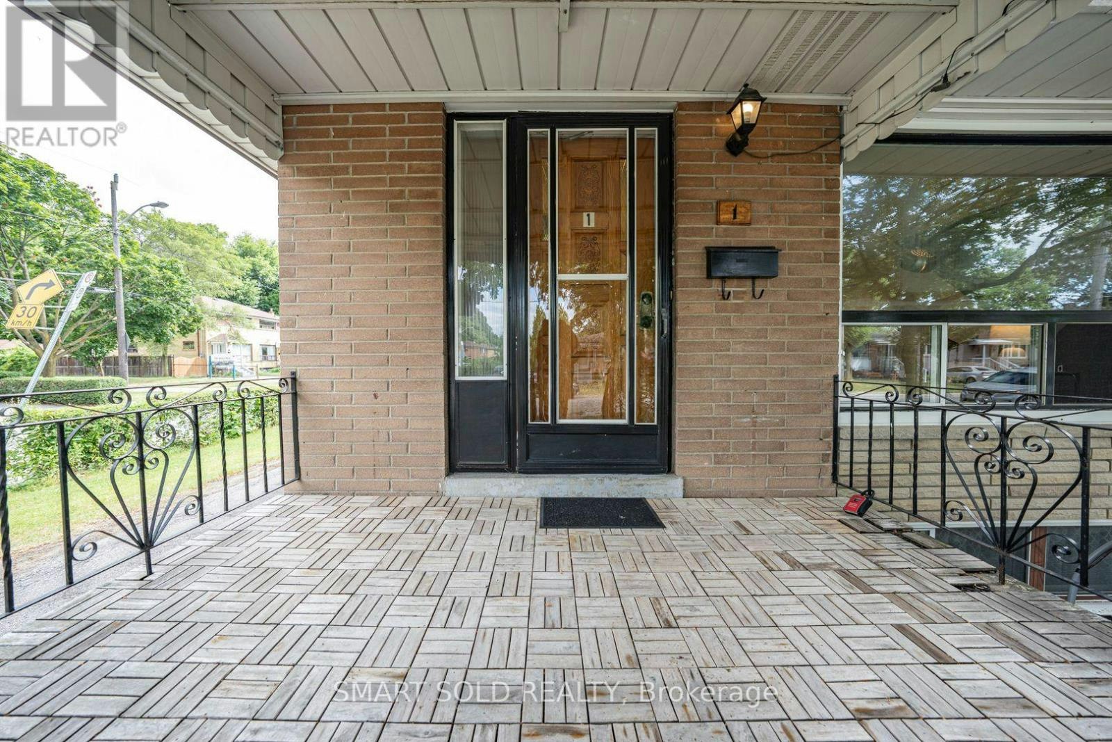 UPPER-1 Cameo Crescent, Toronto, ON, M6N 2K4 - 5