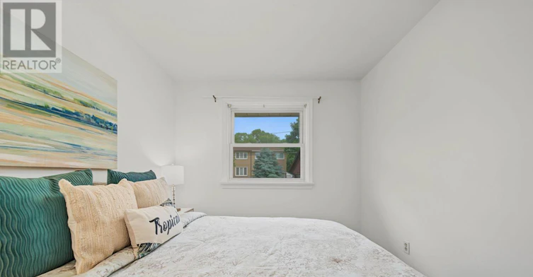 UPPER-1 Cameo Crescent, Toronto, ON, M6N 2K4 - 19