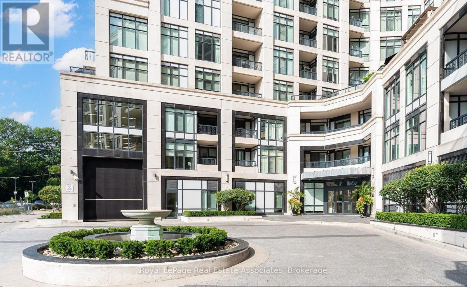 816-1 Old Mill Drive, Toronto, ON, M6S 0A1