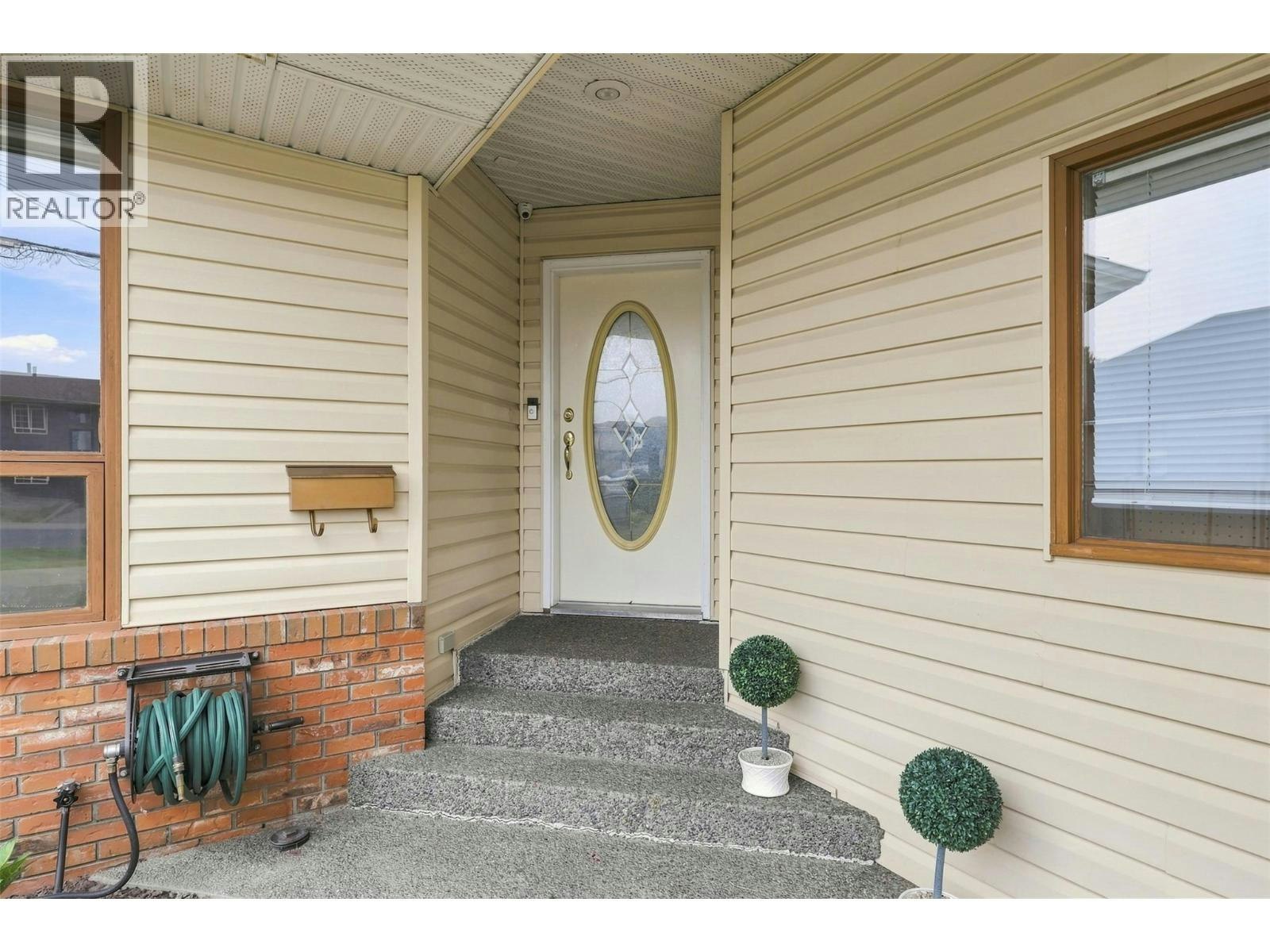 864 Nicolani Drive, Kamloops, BC, V2B 5B3 - 4
