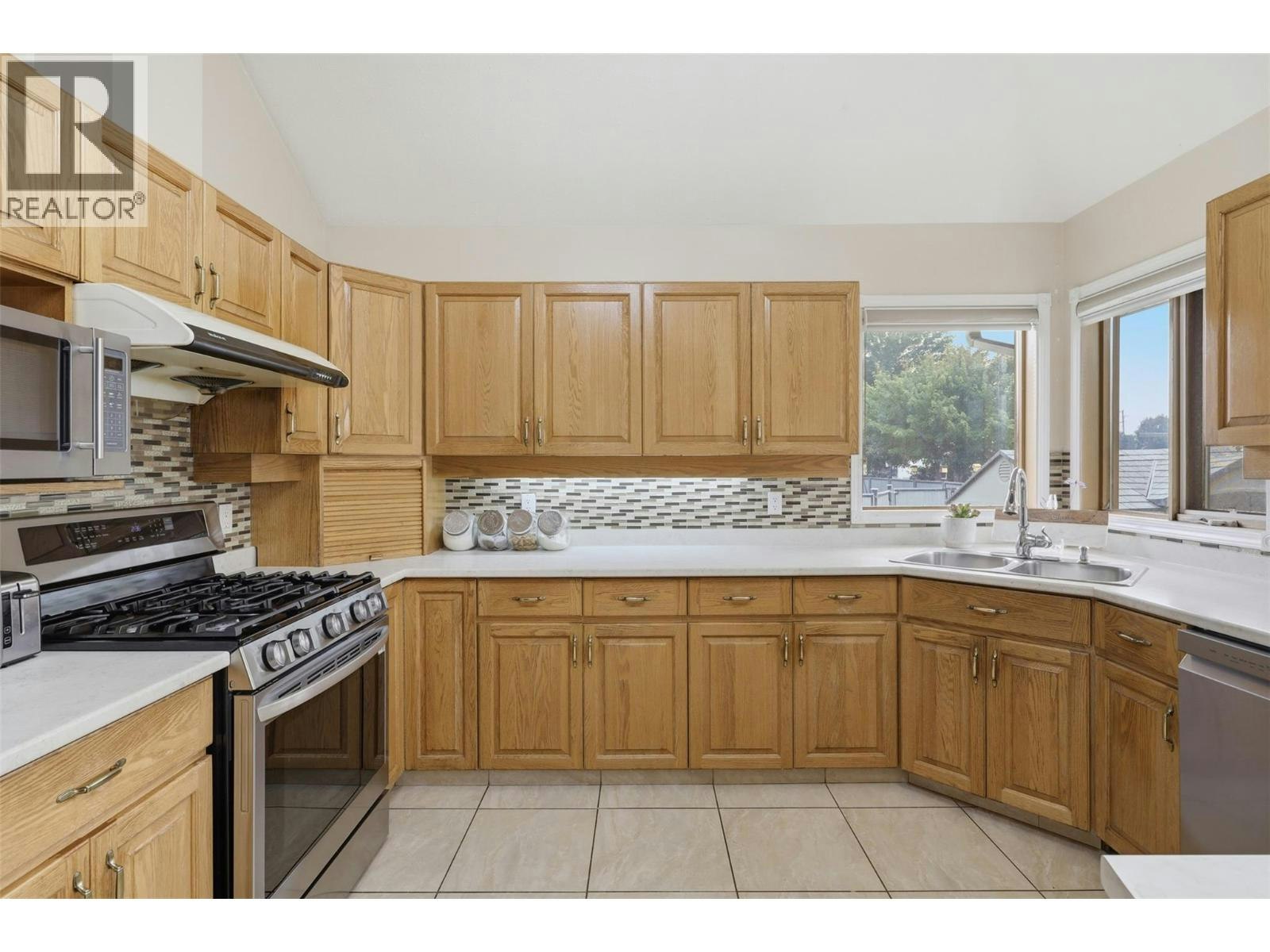 864 Nicolani Drive, Kamloops, BC, V2B 5B3 - 18