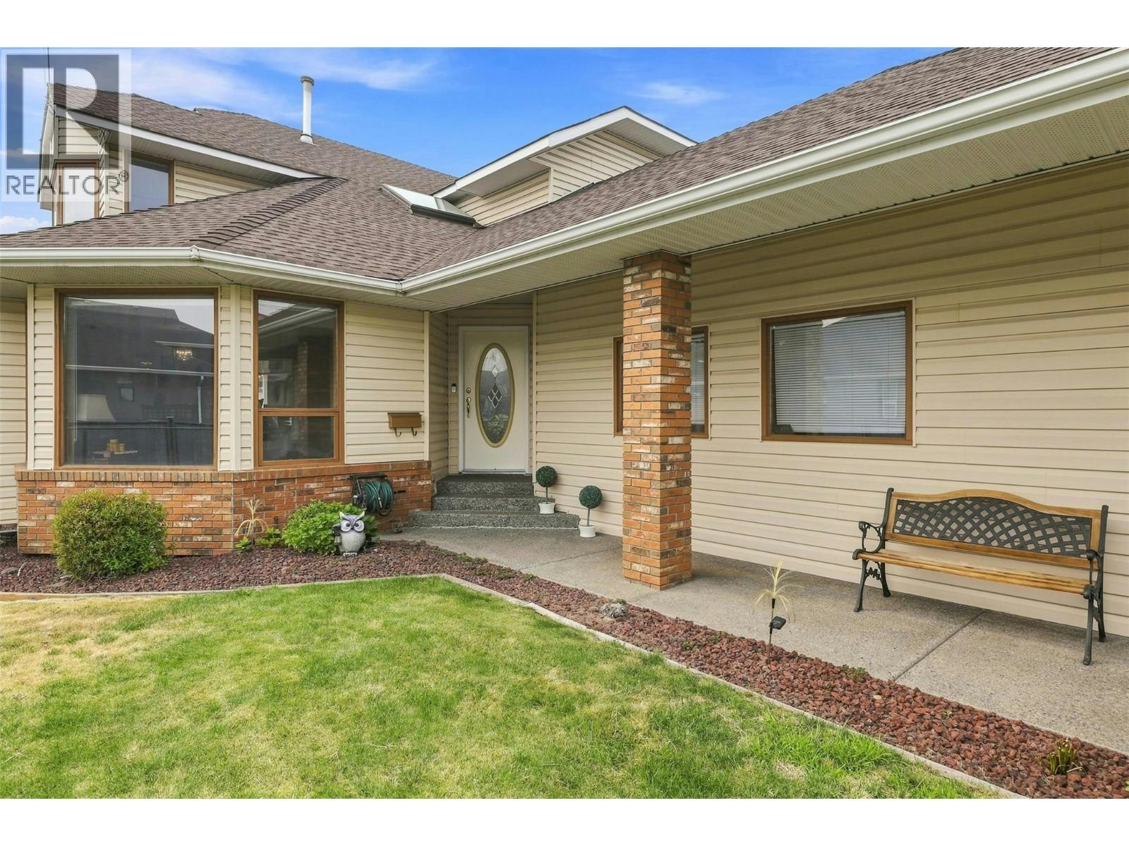 864 Nicolani Drive, Kamloops, BC, V2B 5B3 - 3