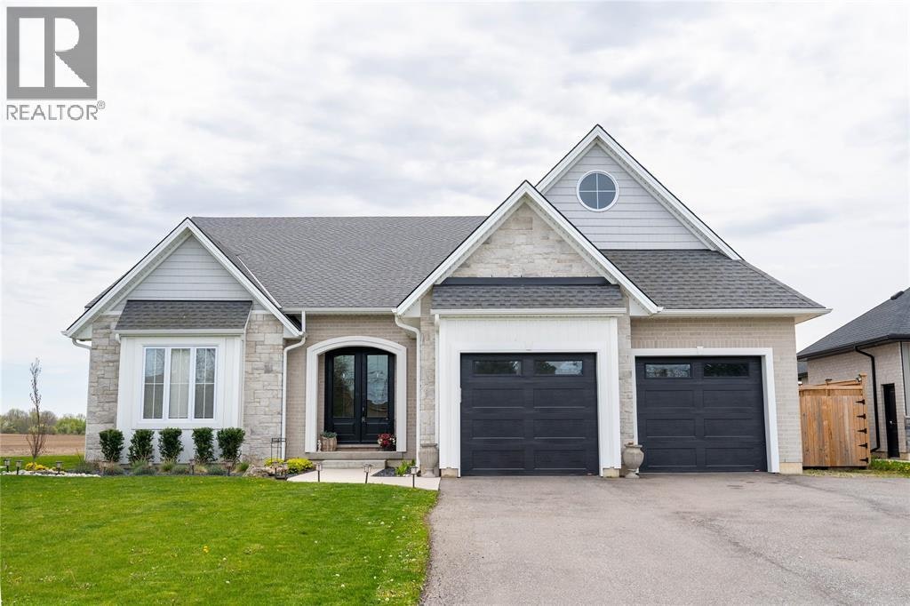 3613 Queen Street, Plympton-Wyoming, ON, N0N 1E0
