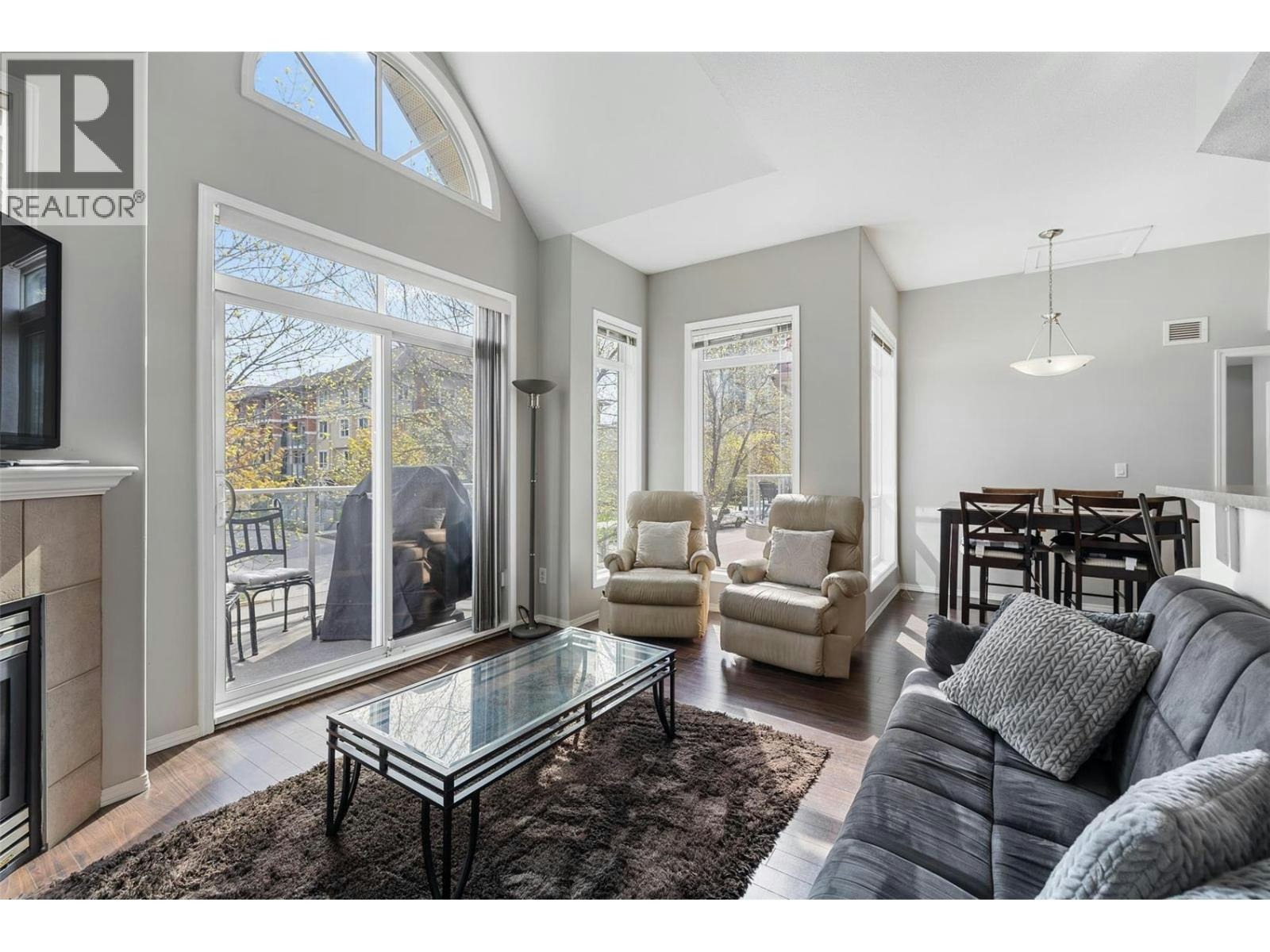 246-1088 Sunset Drive, Kelowna, BC, V1Y 9W1