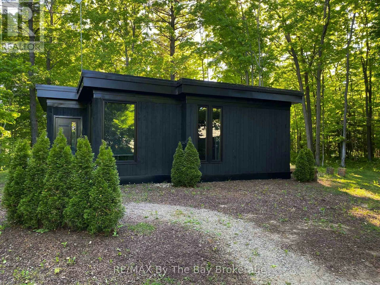 33 St. Laurent Boulevard, Tiny, ON, L9M 0J2