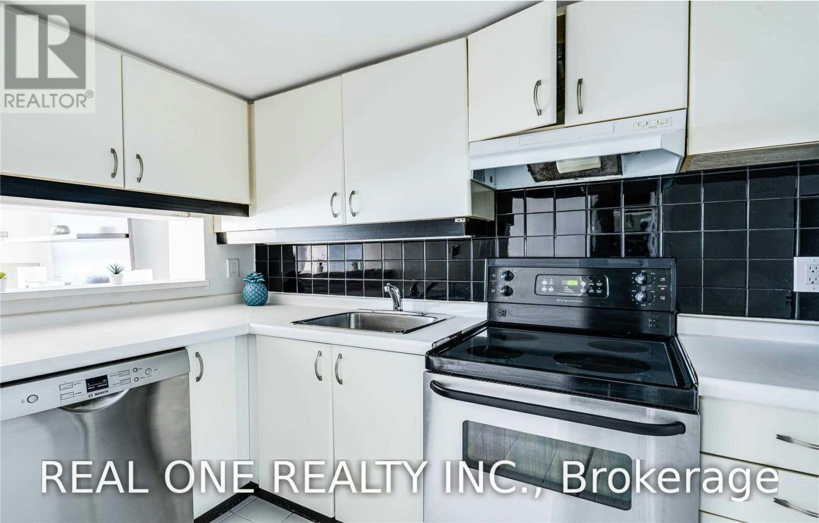1612-711 Bay Street, Toronto, ON, M5G 2J8 - 14