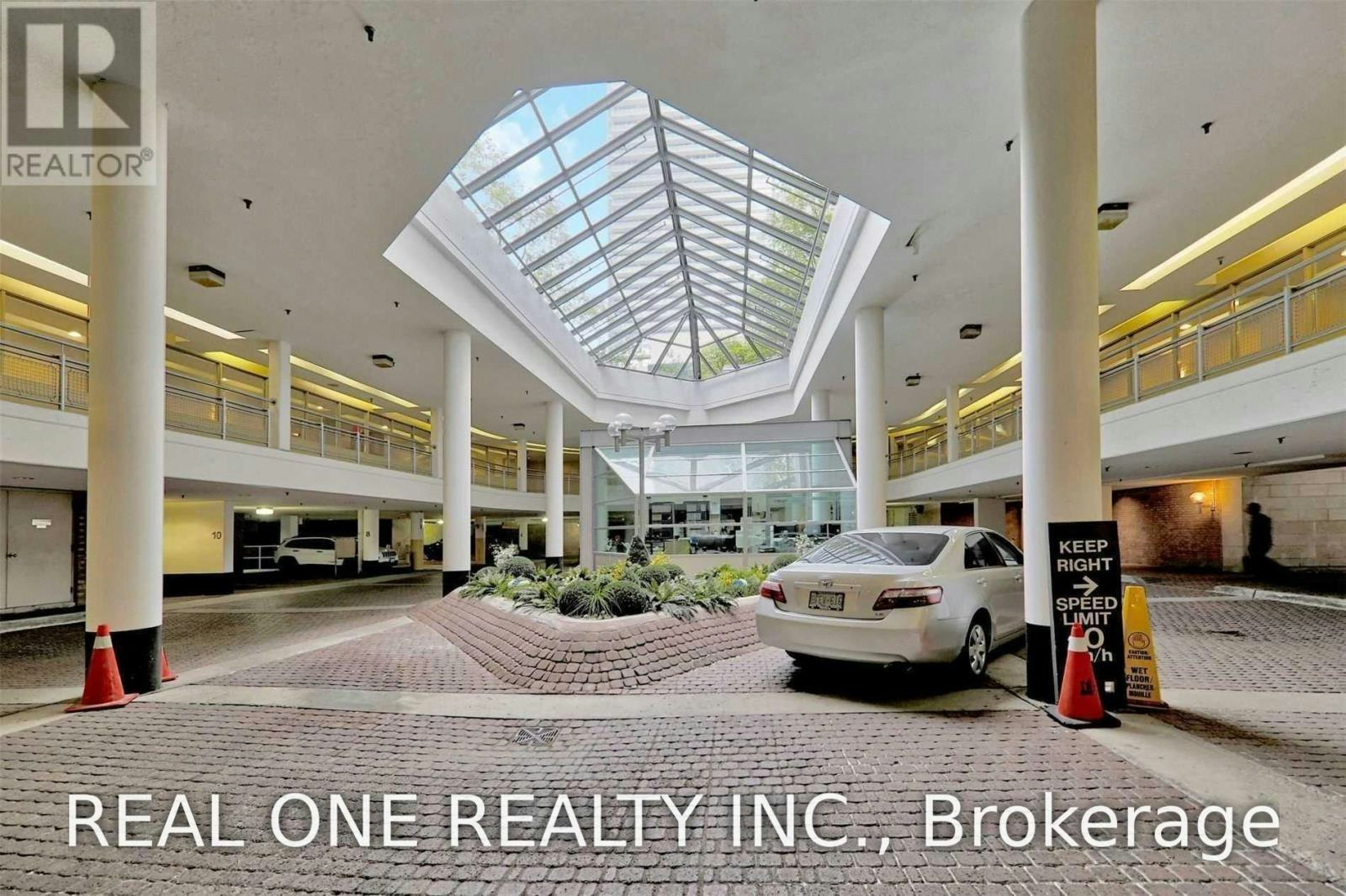 1612-711 Bay Street, Toronto, ON, M5G 2J8 - 3