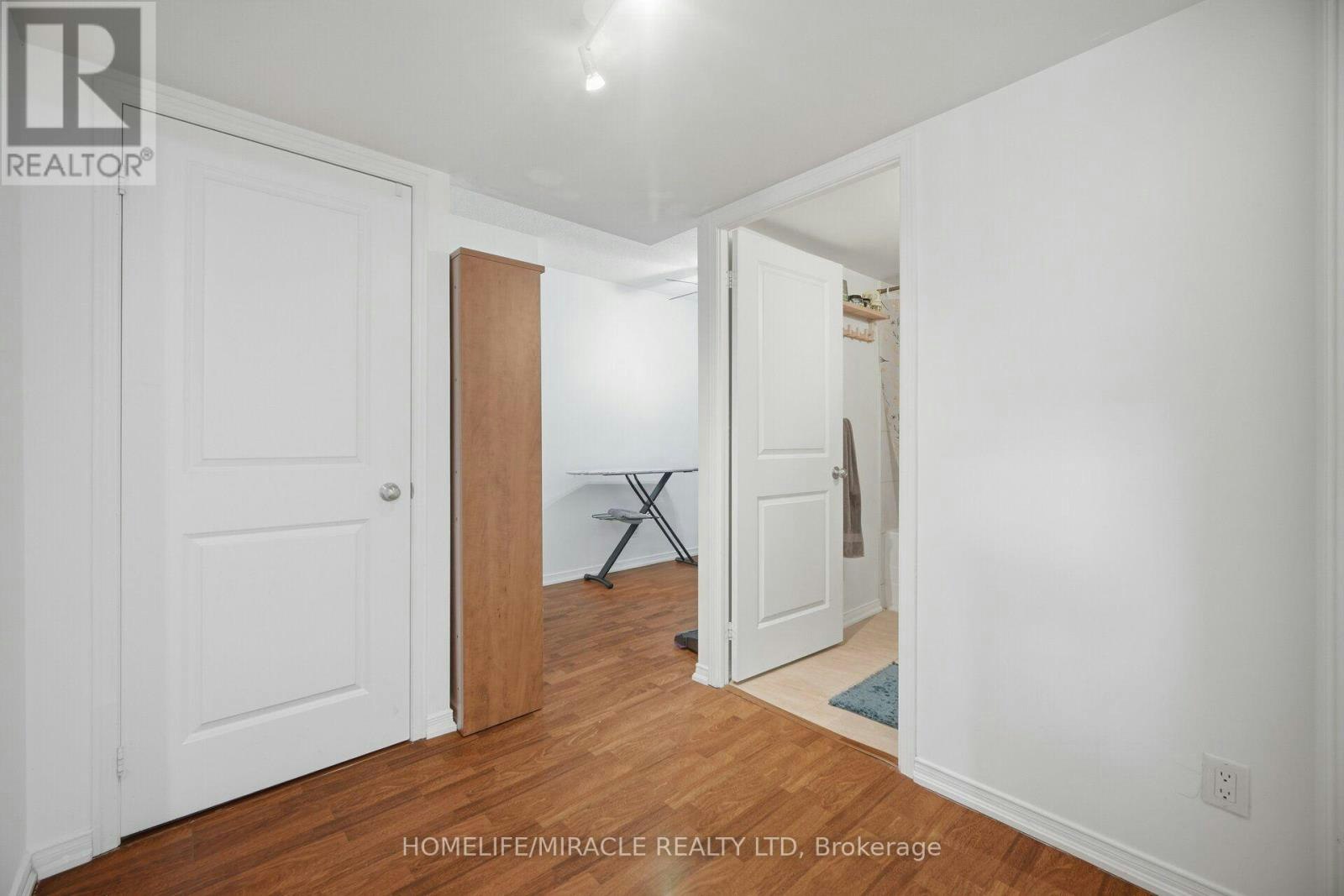8-8 Rosebank Drive, Toronto, ON, M1B 5Z3 - 25
