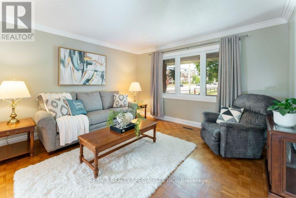 330 Hickory Circle, Oakville, ON, L6H 4T5