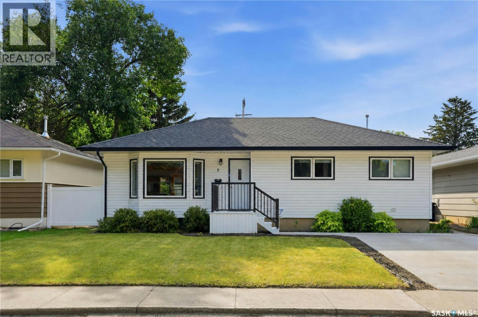 5 Stewart Avenue, Saskatoon, SK, S7L 3S5
