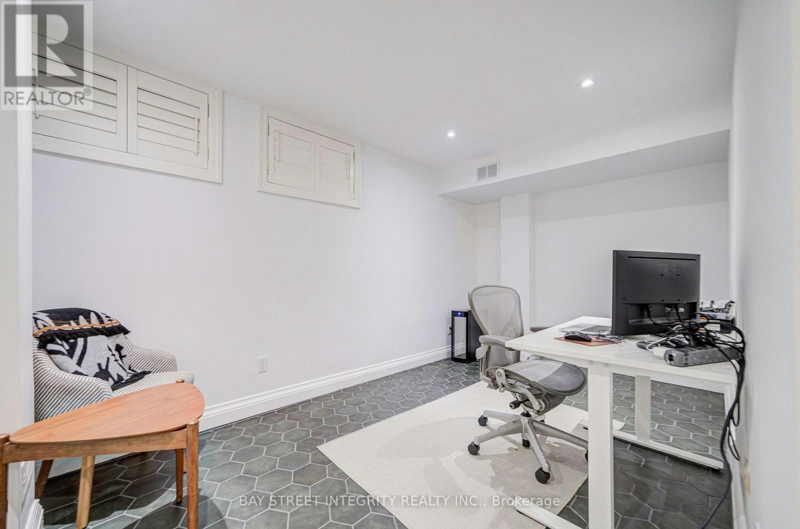 354 Old Orchard Grove, Toronto, ON, M5M 2E9 - 41