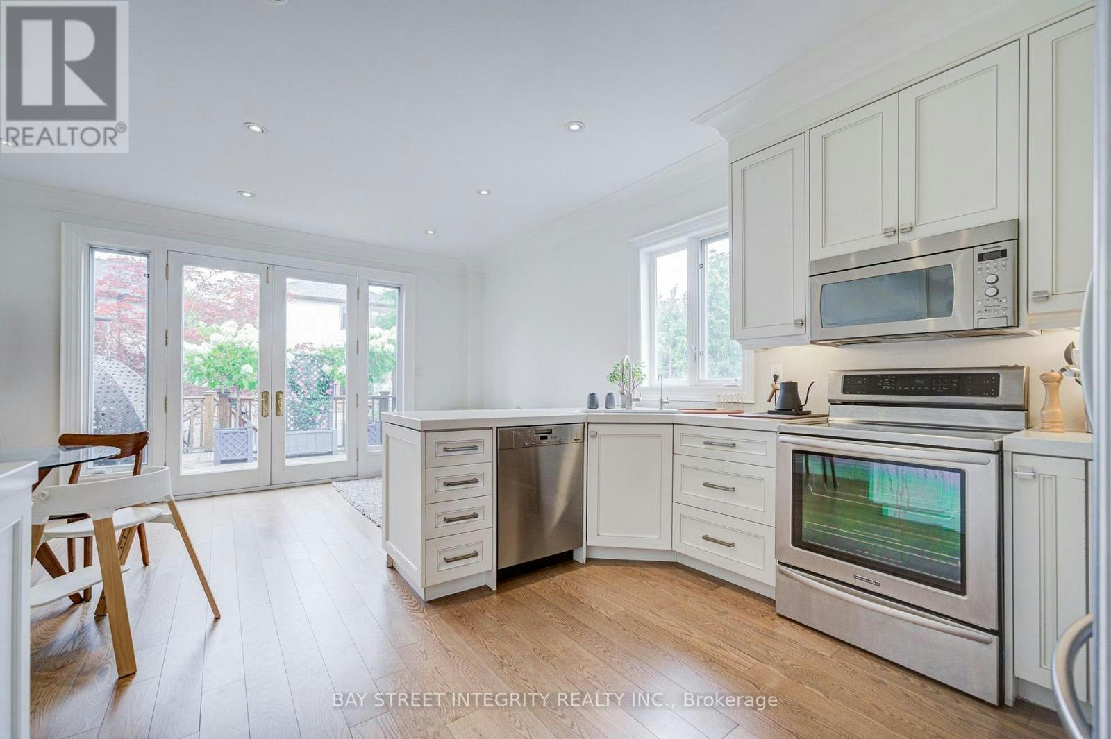 354 Old Orchard Grove, Toronto, ON, M5M 2E9 - 14