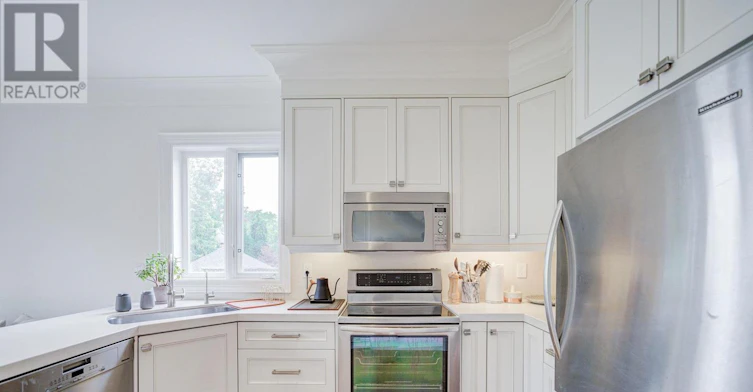 354 Old Orchard Grove, Toronto, ON, M5M 2E9 - 13
