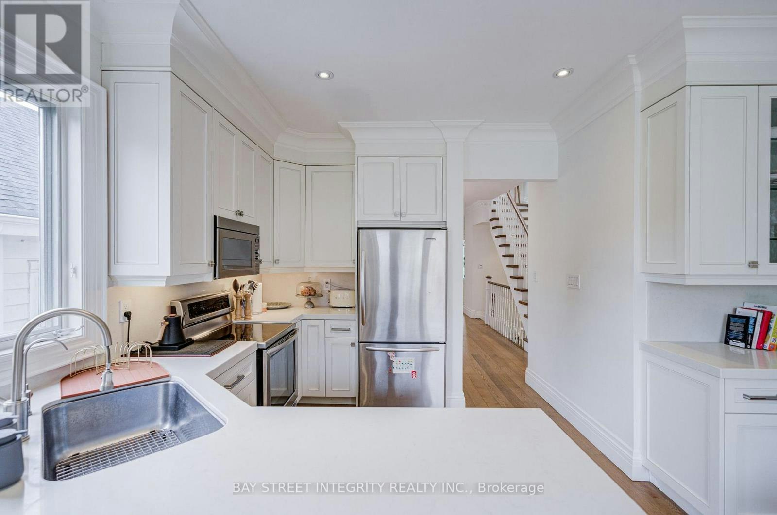354 Old Orchard Grove, Toronto, ON, M5M 2E9 - 16
