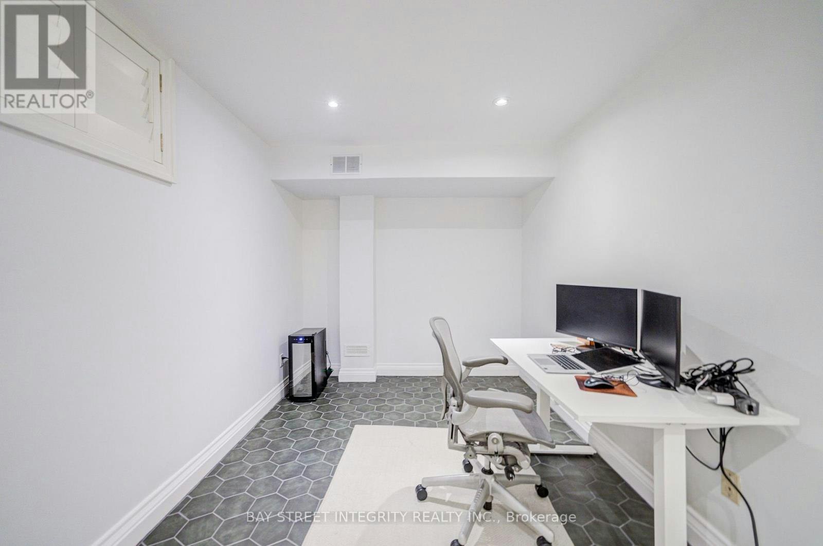 354 Old Orchard Grove, Toronto, ON, M5M 2E9 - 44