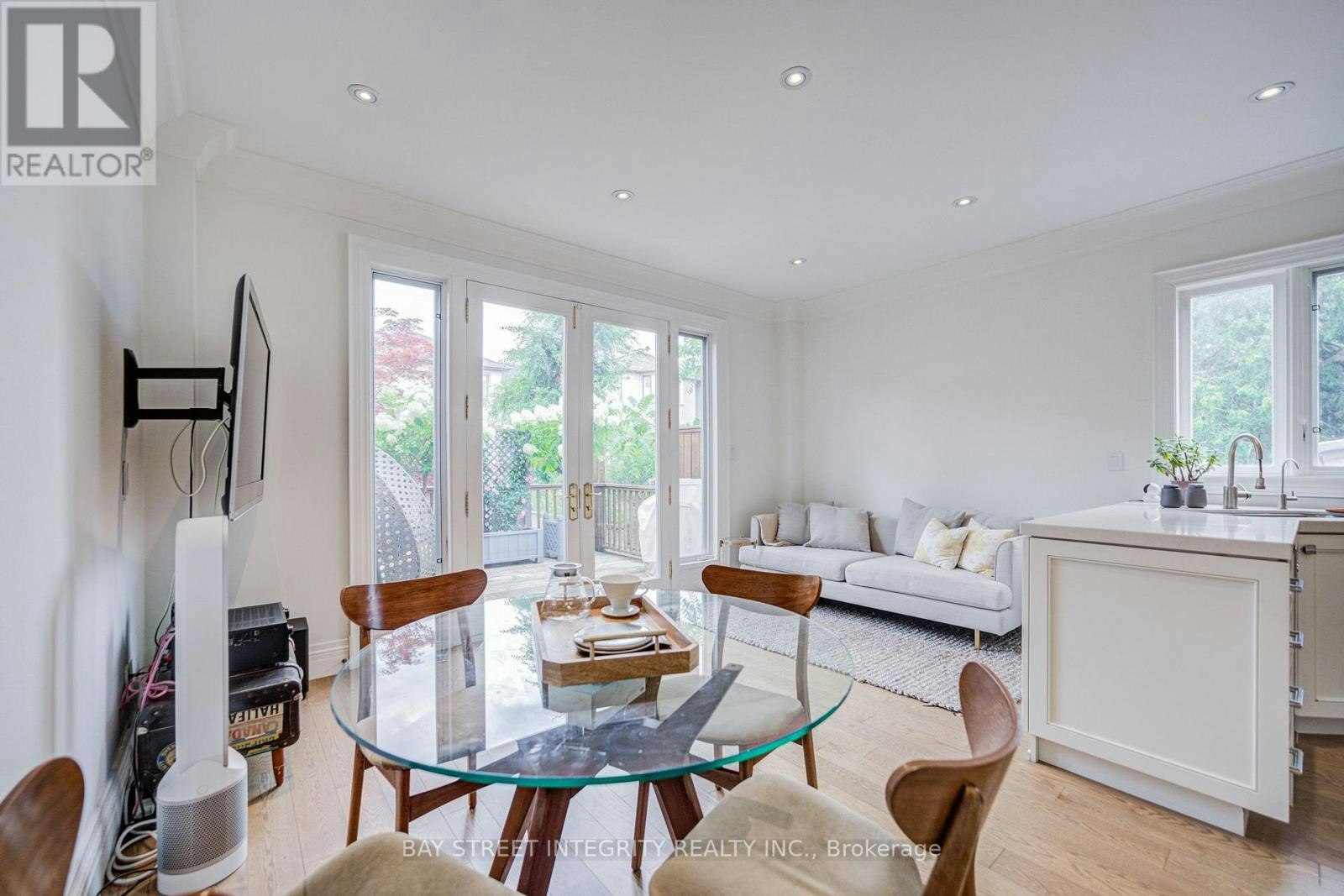 354 Old Orchard Grove, Toronto, ON, M5M 2E9 - 19