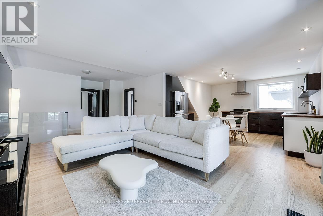 204 Ellerslie Avenue, Toronto, ON, M2N 1Y4