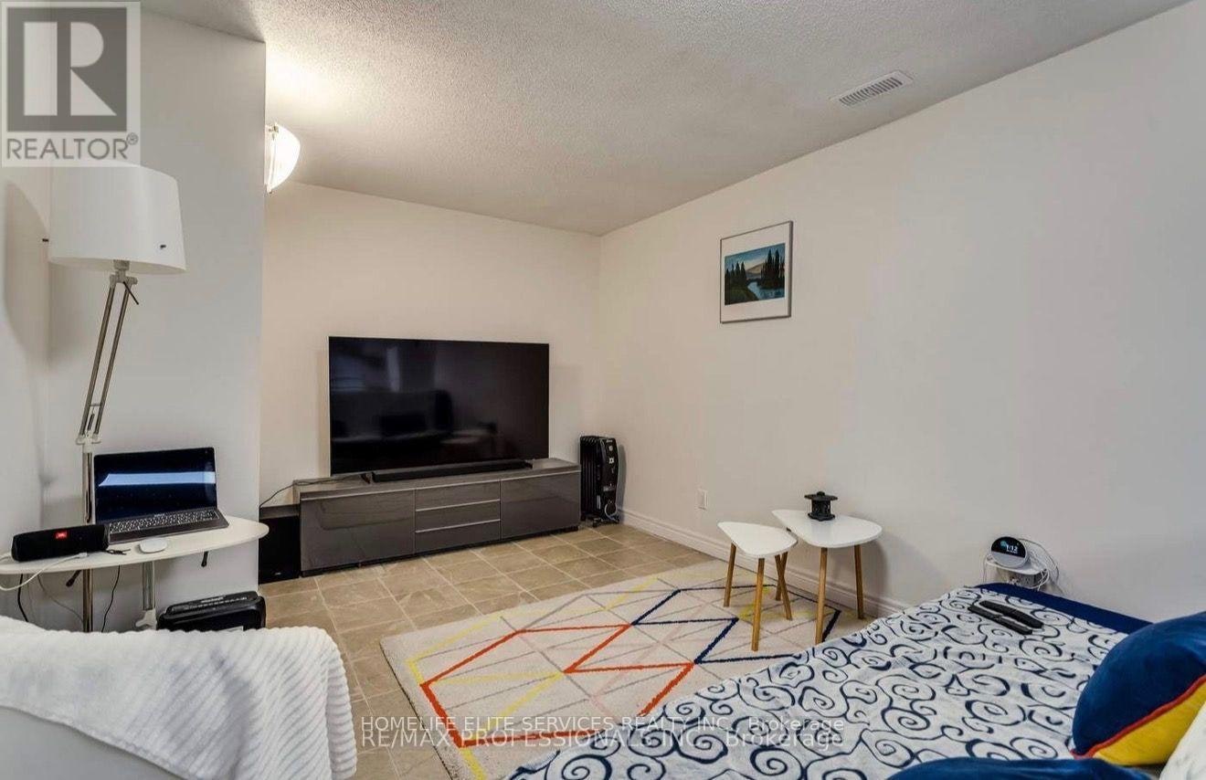 32 Heaver Drive, Whitby, ON, L1N 8X2 - 2