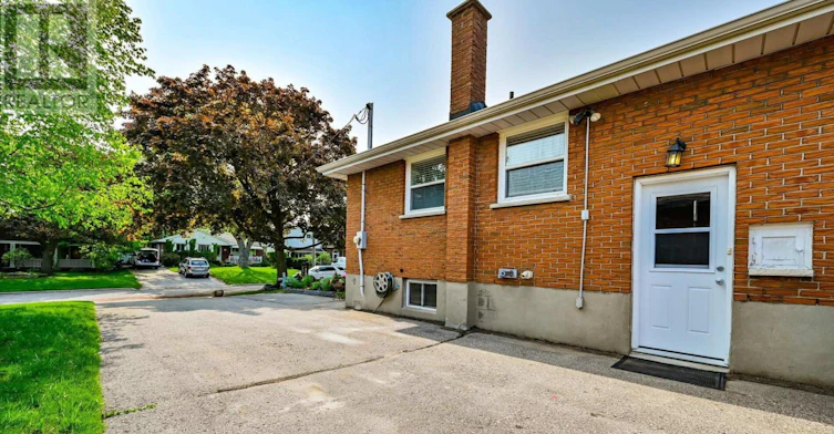 621 Wychwood Street, Oshawa, ON, L1G 2T4