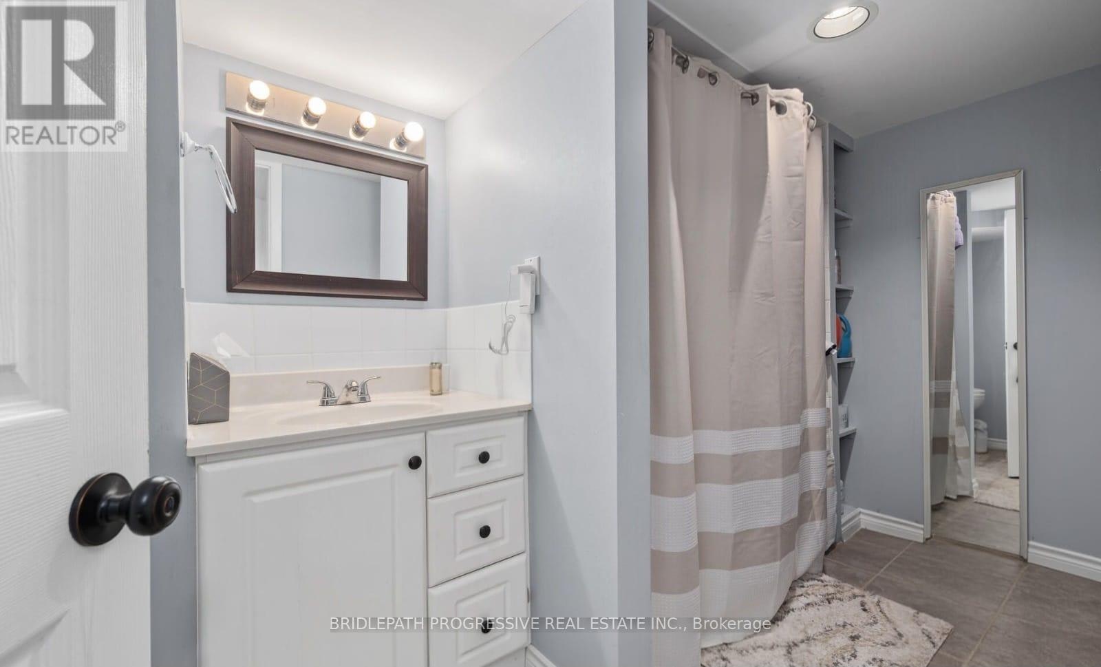621 Wychwood Street, Oshawa, ON, L1G 2T4 - 9