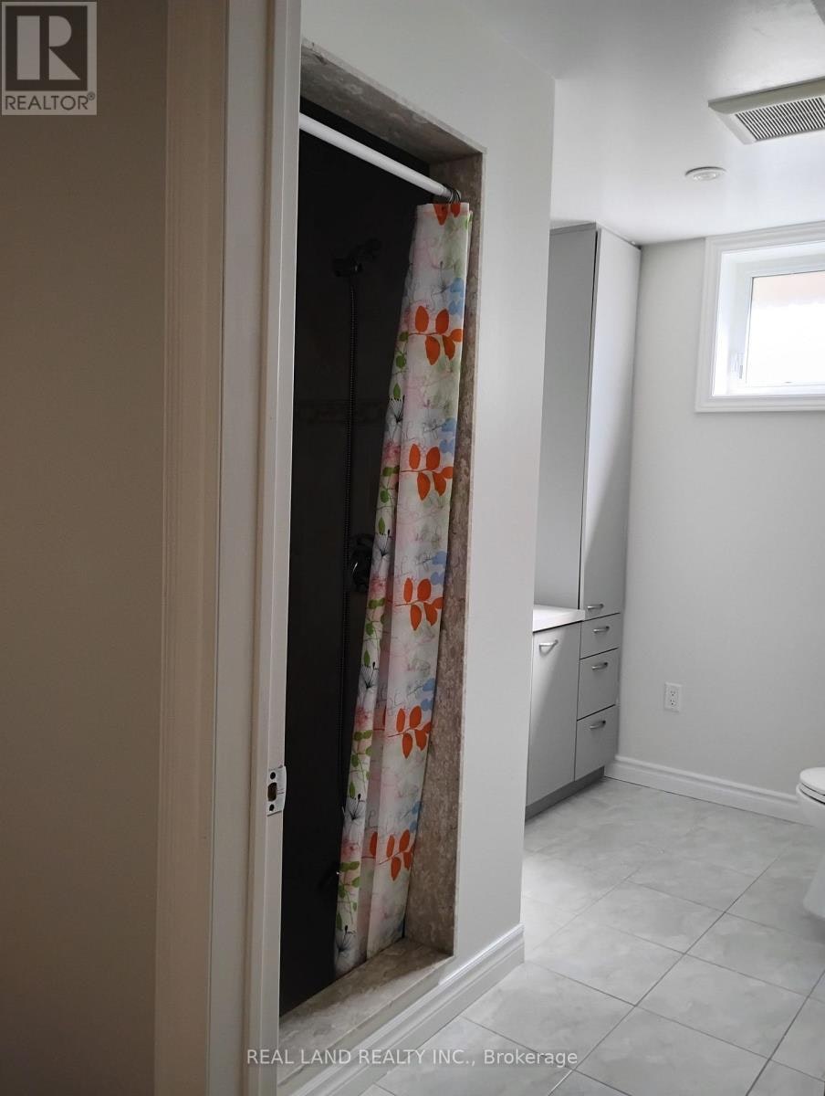 BASEMENT-190 Hillsview Drive N, Richmond Hill, ON, L4C 1T2 - 9