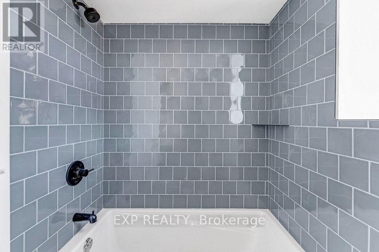 201-658 Somerset Street W, Ottawa, ON, K1R 5K4 - 10